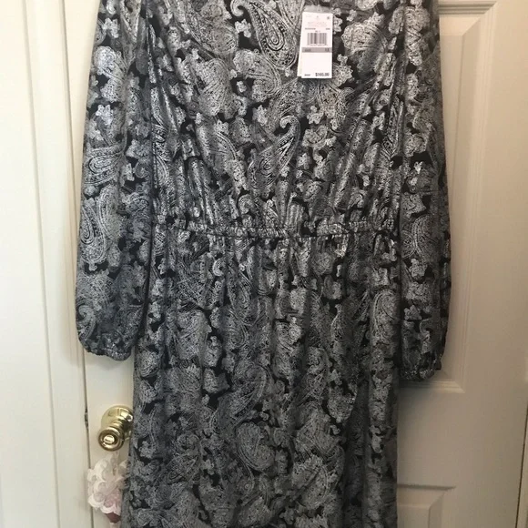 Michael Kors Paisly Dress with long sleeves, elastic waist & layered. New w/Tags - Picture 3 of 11